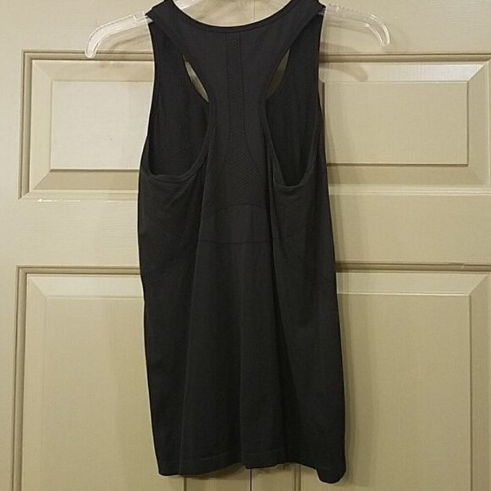 Gap fit black racerback tank top